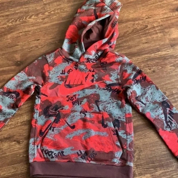 Nike Red Camouflage Hoodie Size Large New - Picture 2 of 9